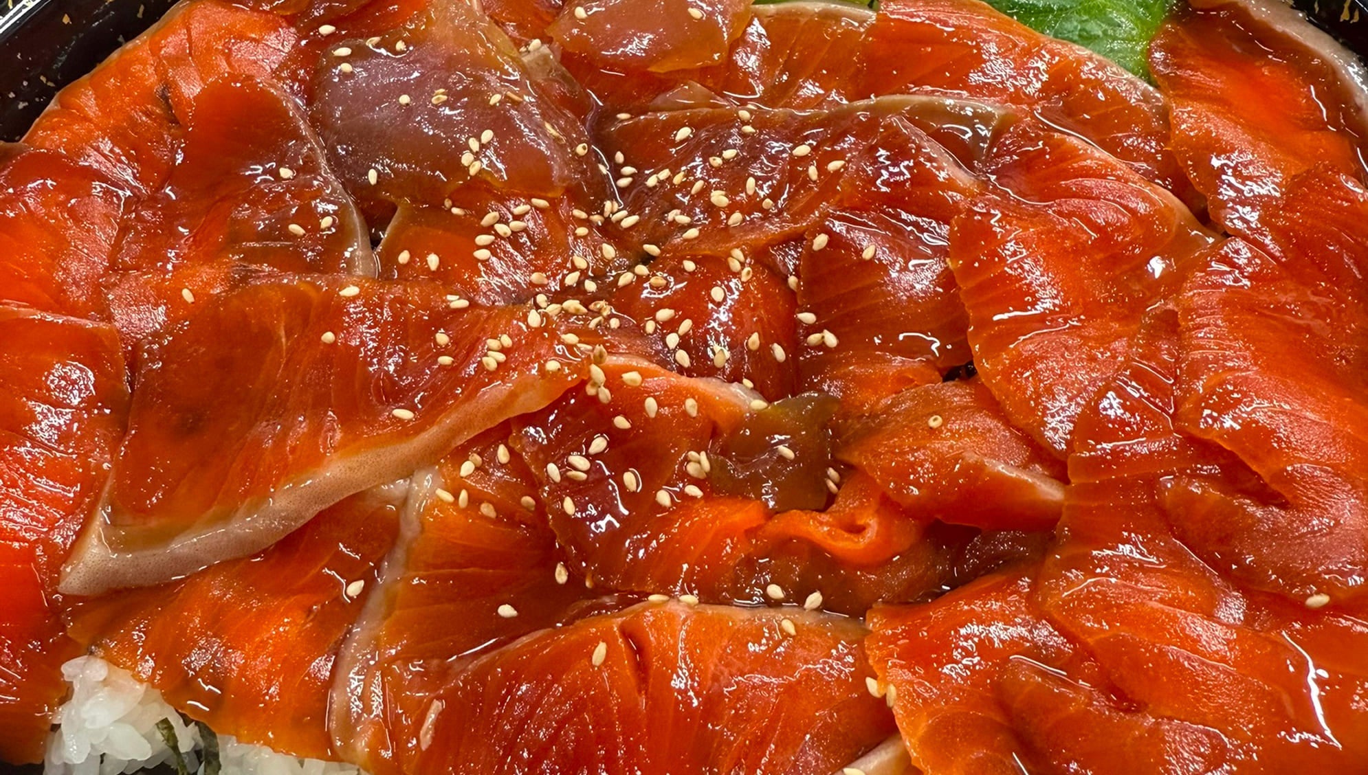 【魚屋が本気で作る、週末限定の海鮮漬け丼】